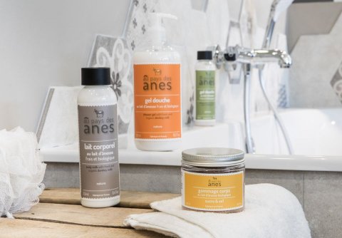 Cosmétiques  Bio au lait d'ânesse  dans votre institut de beauté à la Fouillouse 